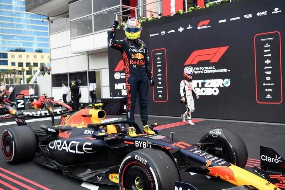 Sergio Pérez y su felicidad en Bakú.