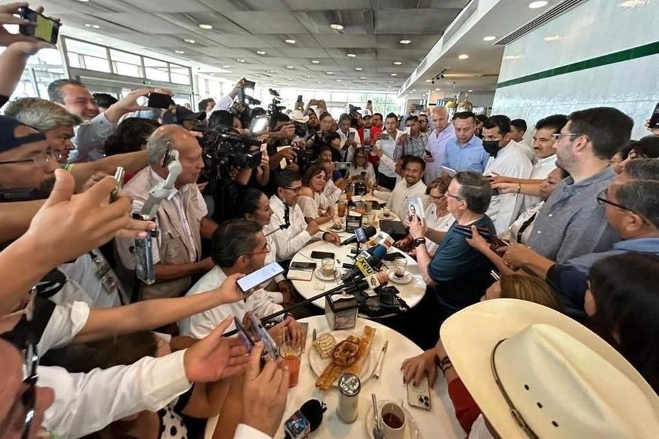 El Canciller Marcelo Ebrard estuvo este domingo en el puerto de Veracruz.