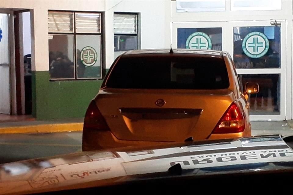 El cuerpo de un hombre fue abandonado dentro de un auto y éste fue estacionado en el patio de ambulancias de la Cruz Verde Marcos Montero.