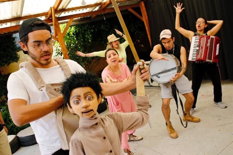 'A golpe de calcetín', de la compañía Idiotas Teatro, se presentará el 17 de mayo en Budapest, Hungría.