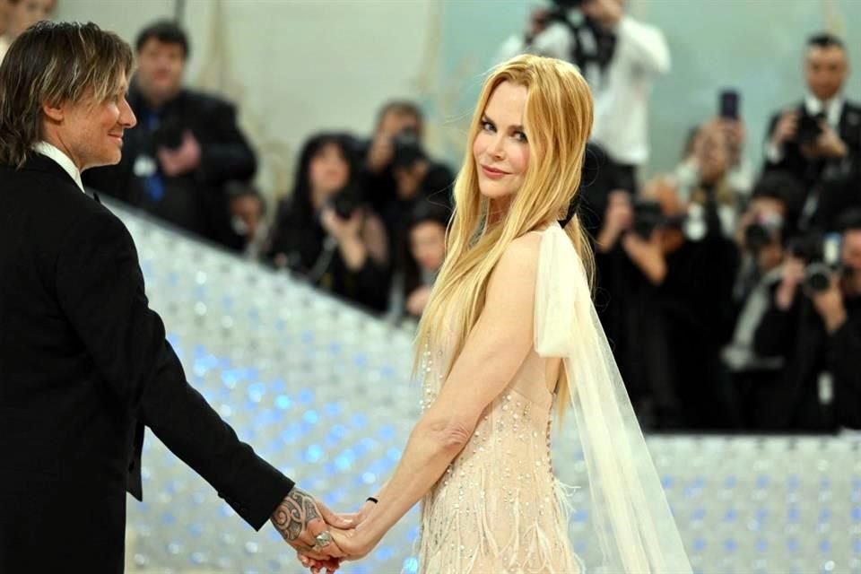 Nicole Kidman y su esposo Keith Urban desfilaron por la alfombra de la MET Gala 2023.