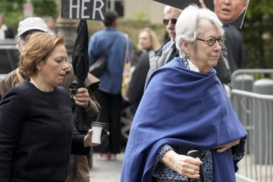 Jessica Leeds llegando a una corte federal para testificar en el juicio de violación del ex Presidente Donald Trump.