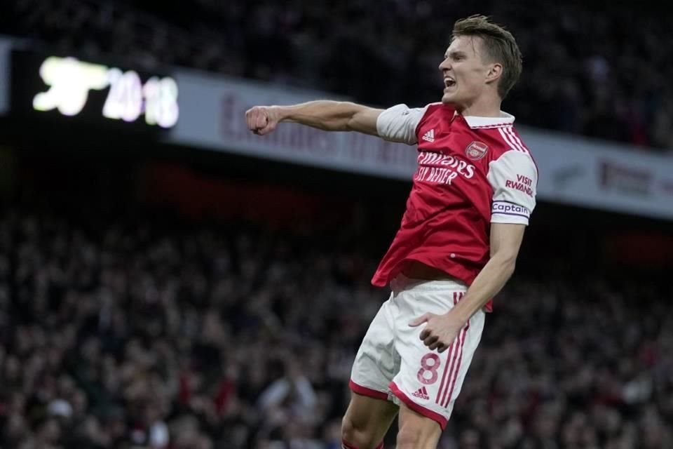 Martin Odegaard anotó uno de los goles con los que el Arsenal goleó al Chelsea.
