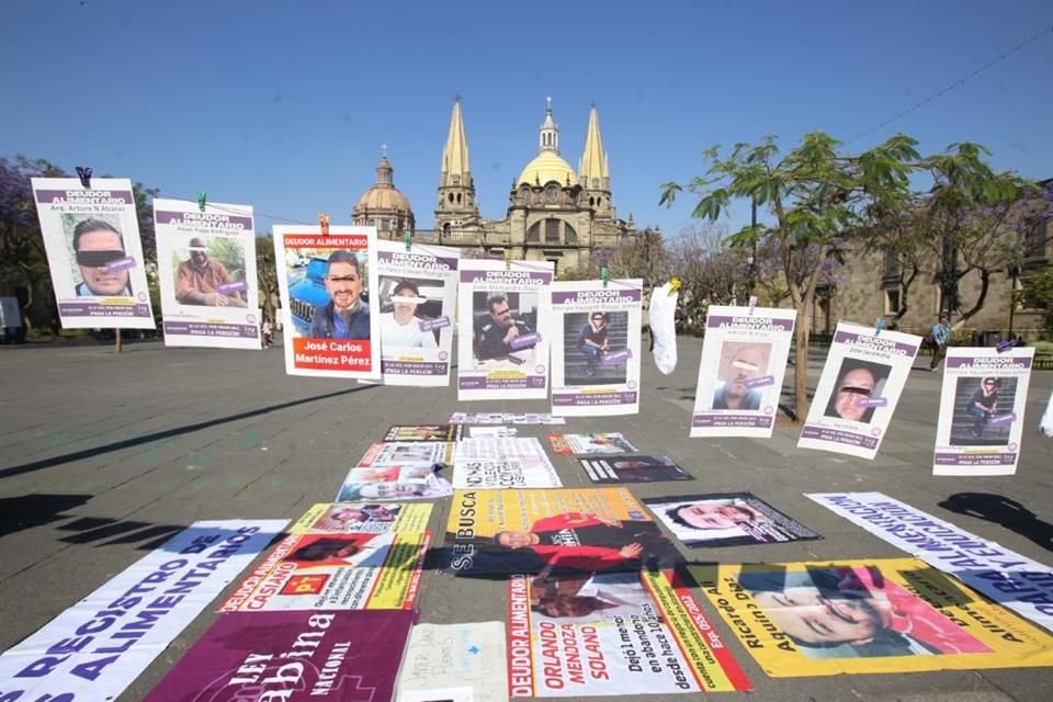 Tendedero en Jalisco donde exponen a deudores alimentarios.