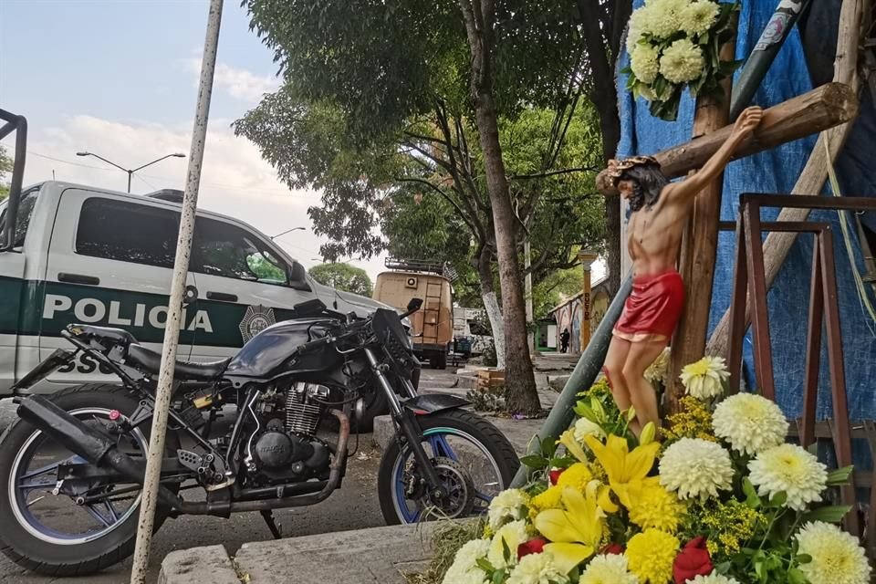 De acuerdo a primeros reportes, apenas entraba el cortejo fúnebre al cementerio, cuando los asesinos ingresaron en motocicleta para ejecutar a 'El Caramelo'.