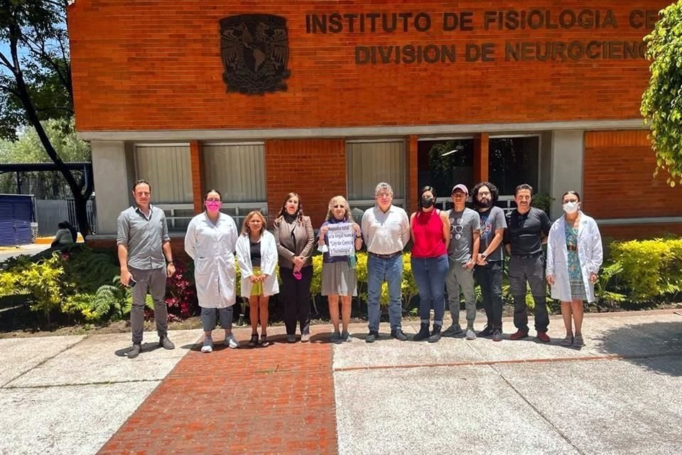 'Repudio total a la ilegal nueva Ley de Ciencia y Tecnología', decía la cartulina de un grupo de investigadores del Instituto de Fisiología Celular de la UNAM.