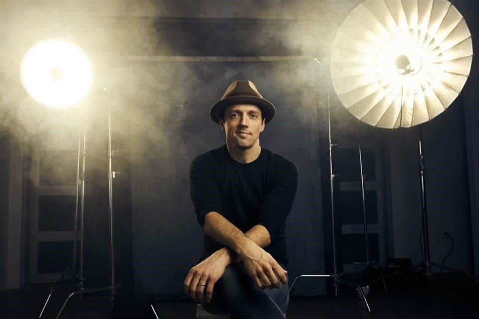 Asegura el cantautor Jason Mraz que estos últimos años han sido de transformación para él y da cuenta de ello en su octavo disco.