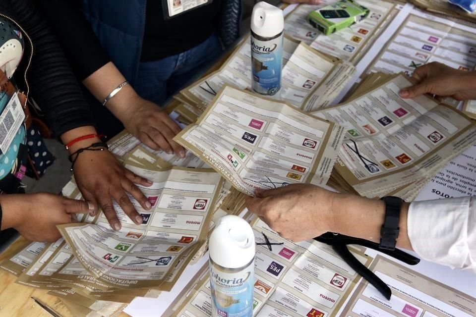 En sesión del Consejo General del IECM, se informó que conteos rápidos refieren que Morena perdió las alcaldías Miguel Hidalgo, Benito Juárez, Tlalpan, Azcapotzalco, Álvaro Obregón, Cuauhtémoc y Miguel Hidalgo.