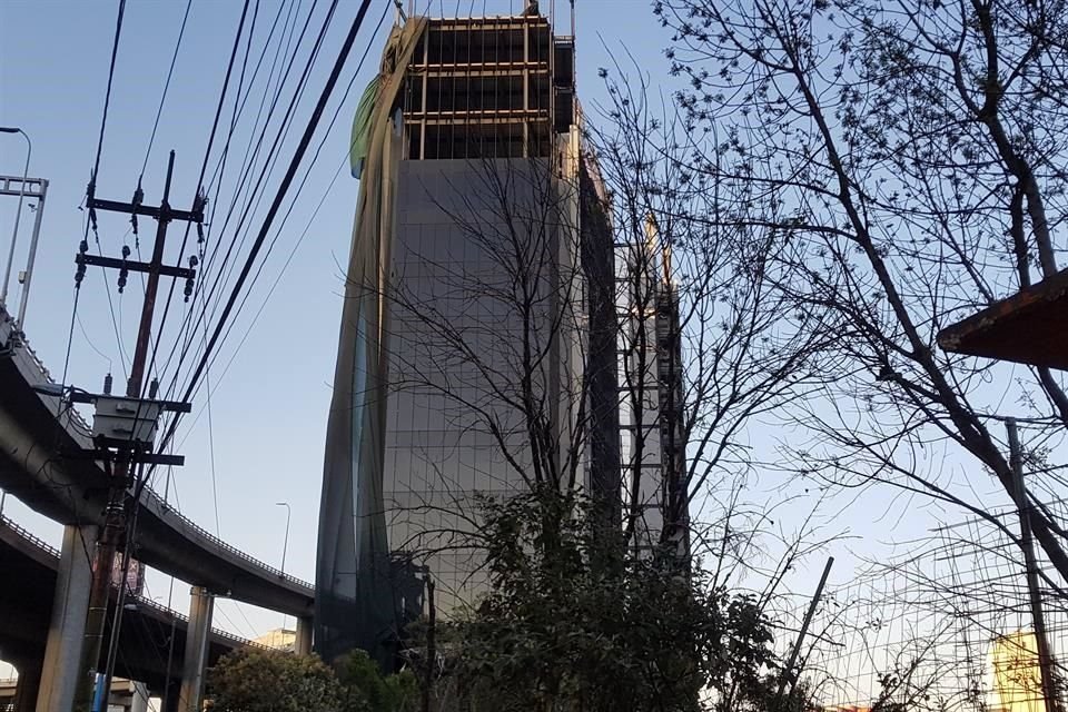 Los trabajos de demolición de la torre Anzaldo fueron detenidos en diciembre pasado por una orden judicial ante una impugnación del fideicomiso de Banca Mifel.