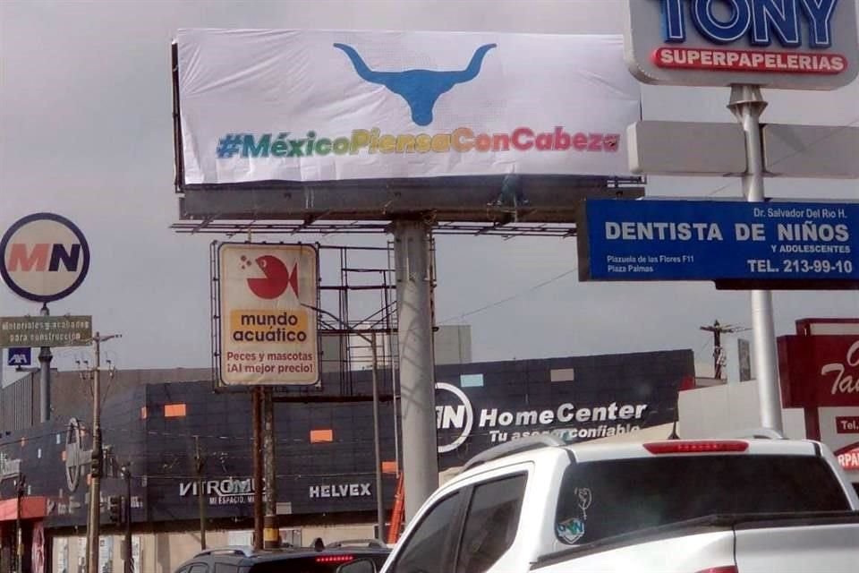 El anuncio de Cabeza de vaca en Tampico está ubicado en una de las avenidas más transitadas de la ciudad.