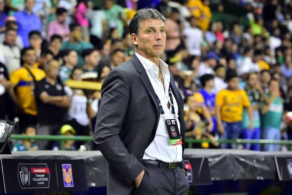 Robert Dante Siboldi consumó su primer fracaso como entrenador de Tigres.