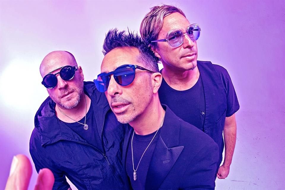 El grupo Moenia renovó canciones clásicas en español en su nuevo álbum 'Stereohits 2', donde colaboraron con De Lozanne y Javiera Mena.
