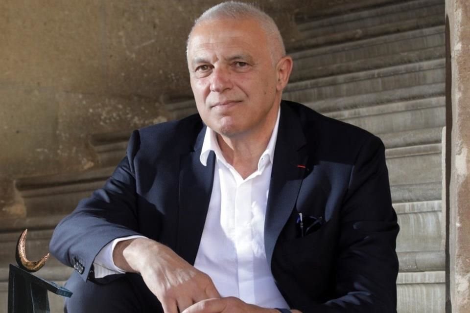 Ordine es doctor en Ciencias Literarias y profesor de Literatura Italiana del Departamento de Estudios Humanísticos de la Universidad de Calabria.
