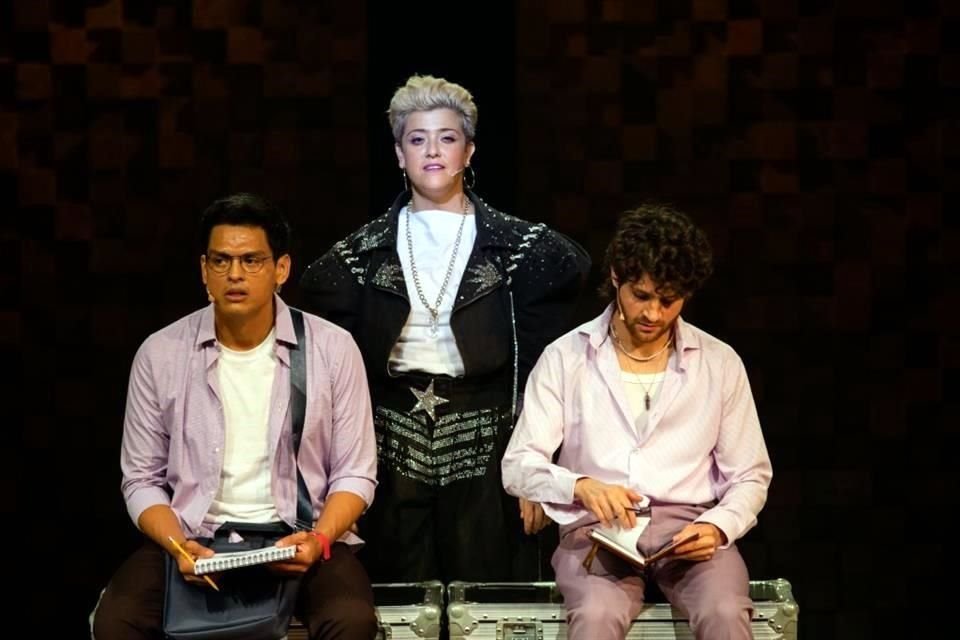 Con más de un año en cartelera, el musical 'Siete Veces Adiós' estrena su nueva versión LGBTQ+, con los actores Martín Saracho y Cuauhtli Jiménez como protagonistas.