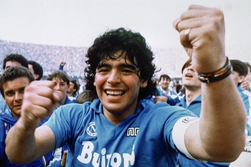 Uno de los episodios más surreales en la historia de Diego Maradona fue cuando celebró el título del Napoli con altos mandos de la mafia.