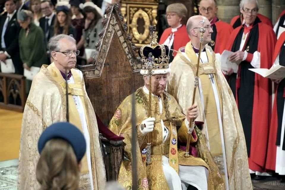 Carlos III, de 74 años, fue coronado Rey en la Abadía de Westminster, en el centro de Londres.