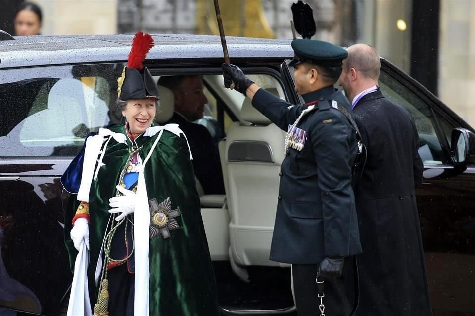 La Princesa Ana vistió su traje militar durante la ceremonia.
