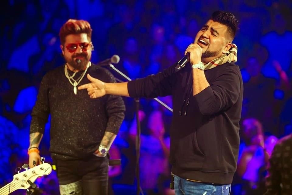 En el concierto estuvo como invitado Luis Antonio López, 'Mimoso', ex vocalista de El Recodo, quien entonó junto a Padilla un par de temas, entre ellos 'Cosas del Amor'.