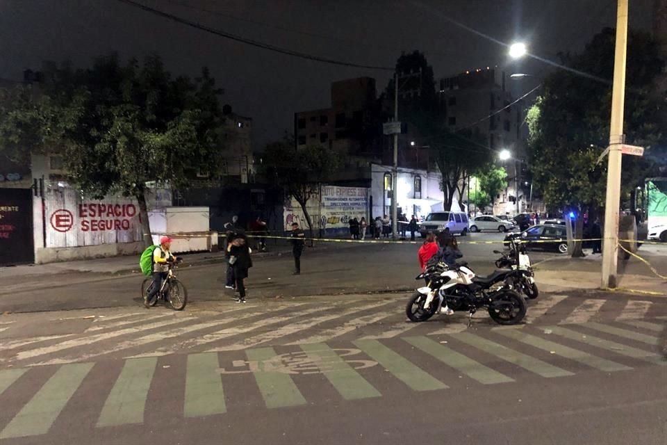 Dos sujetos asesinaron a un hombre que se encontraba en un puesto  ubicado en la calle Ignacio Allende y luego lograron escapar.