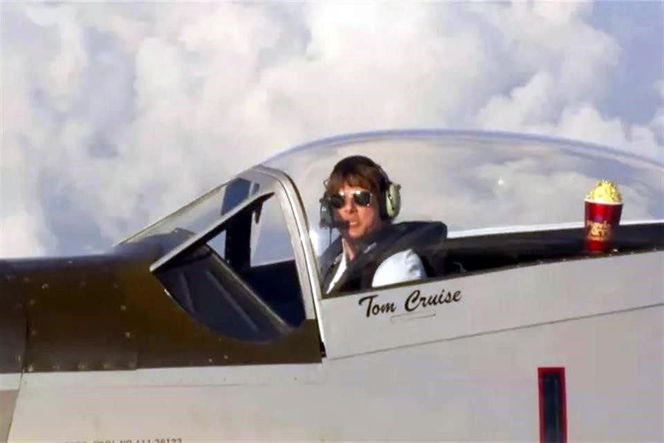 Tom Cruise recibió su premio a Mejor Actuación en una Película desde un avión pilotado por él mismo.