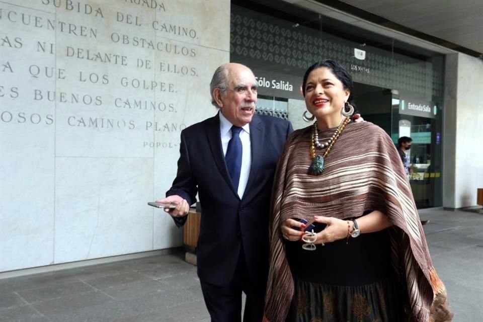 Pablo Gómez, titular de la UIF, y Alejandra Frausto, Secretaria de Cultura, participaron en la inauguración del encuentro regional sobre tráfico de bienes culturales.