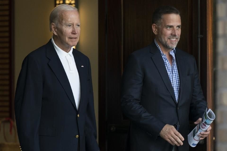 El Presidente Joe Biden y su hijo Hunter Biden saliendo de una Iglesia en Carolina del Sur, el 13 de agosto del 2022.