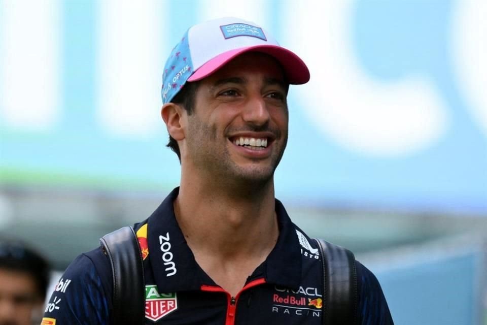 A Daniel Ricciardo le emociona probar el RB19.