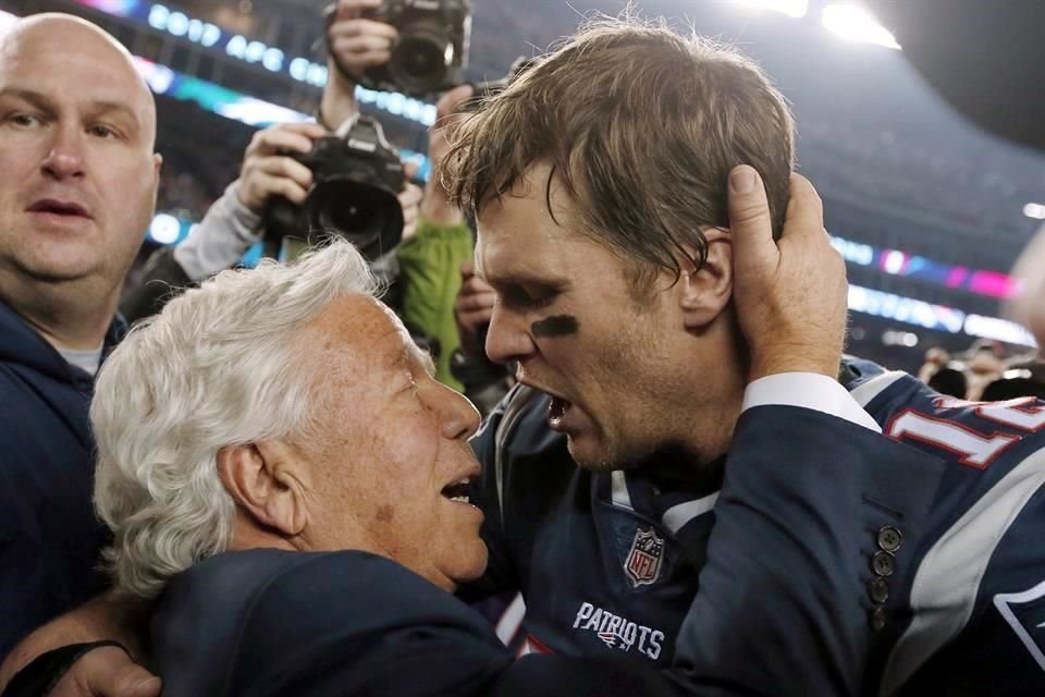 Brady ganó seis títulos de la NFL con los Patriotas.