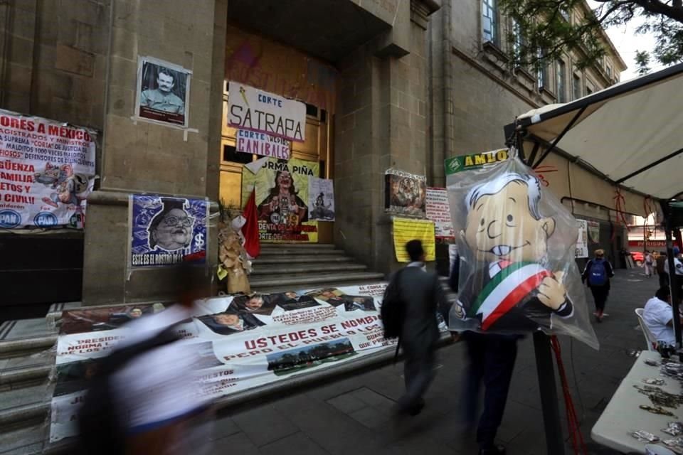 Además del plantón que simpatizantes morenistas instalaron en la Suprema Corte, el Presidente y Morena amagaron con tomar medidas contra ministras y ministros.