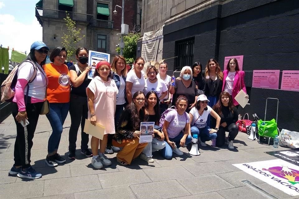 Decenas de madres protestaron en la Suprema Corte de Justicia de la Nación (SCJN) para exigir acciones contra la violencia vicaria.