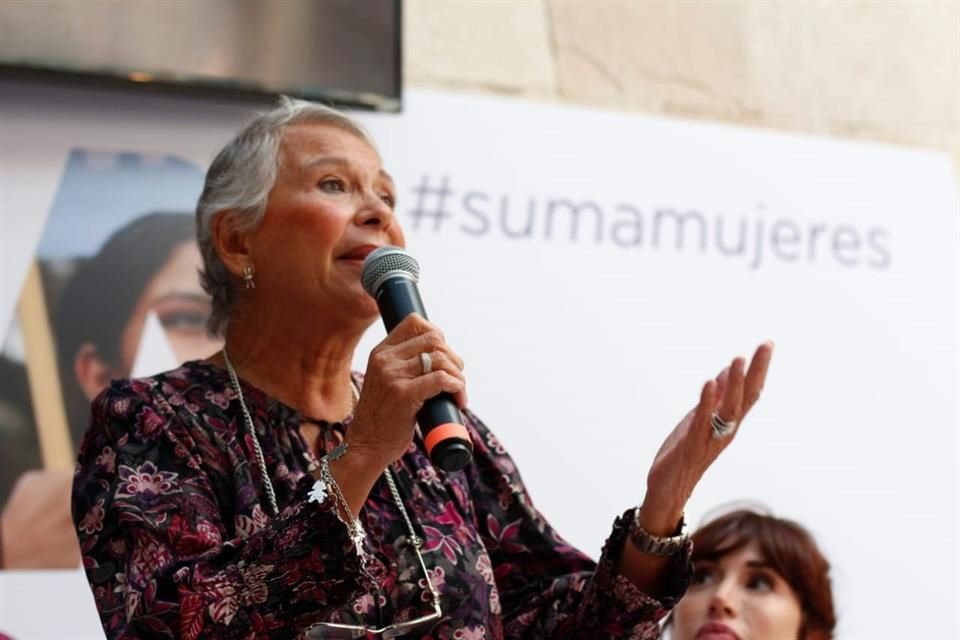 La senadora Sánchez Cordero en evento de grupo político que apoya posible candidatura presidencial de Claudia Sheinbaum rumbo a 2024.