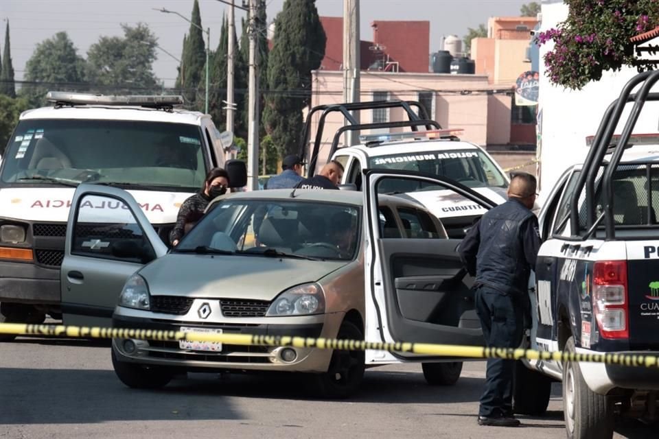 Tras recibir los disparos, el hombre cayó al suelo sobre la calle Hacienda Los Olivos y su esquina con Hacienda El Nogal.