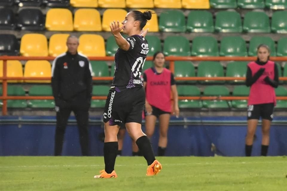 Charlyn Corral, delantera del Pachuca, no sólo es la campeona de goleo del Clausura 2023, sino que impuso récord con sus 20 anotaciones.