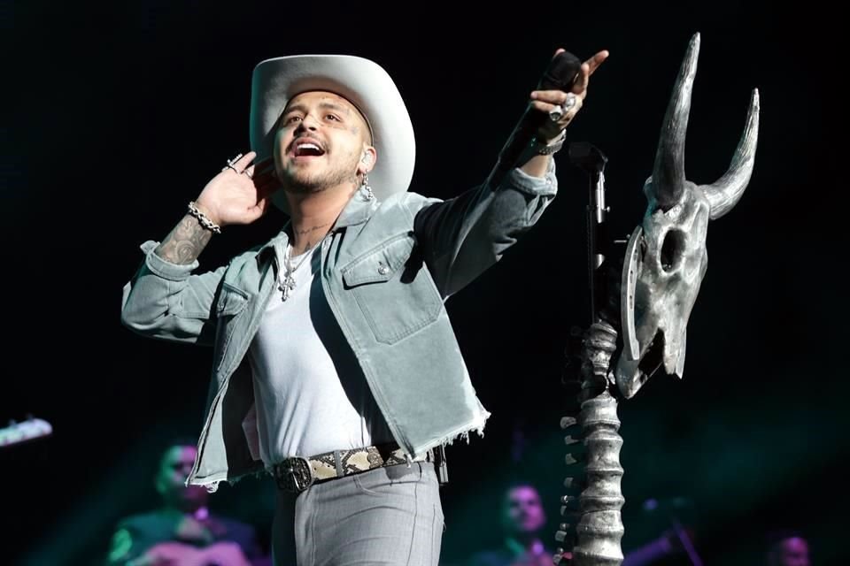 El cantante Christian Nodal se animó hasta a bailar