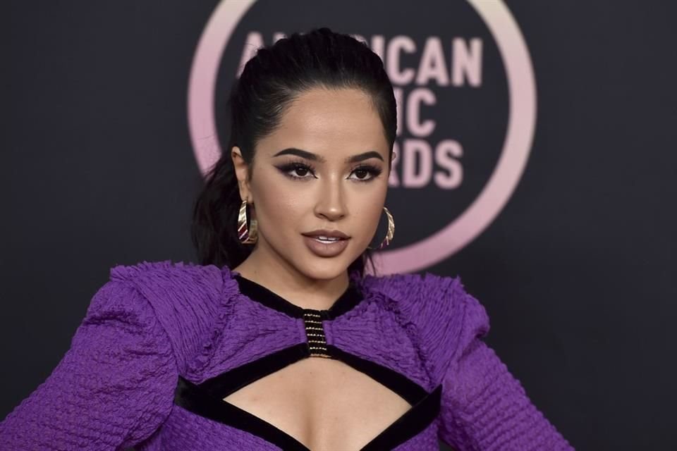 Tras el alboroto en el Aeropuerto Internacional de la CDMX, Becky G rompió el silencio y dijo que su trabajo no es protagonizar dramas.