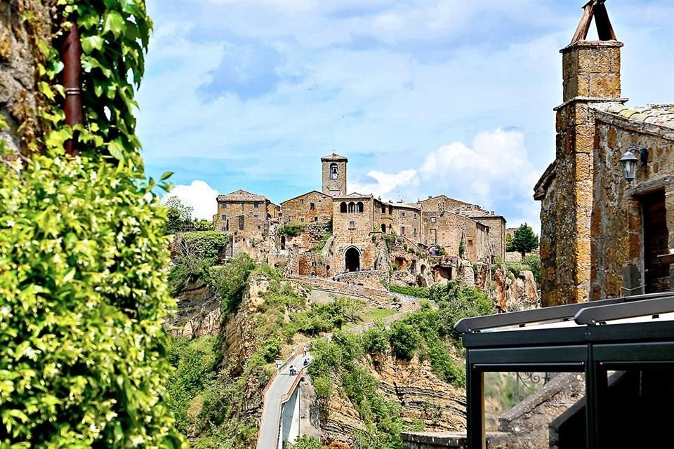 Un recorrido por la región de Lacio, Italia, revela sus maravillas escondidas, llena de paisajes, sitios culturales y deliciosa gastronomía. Civita di Bagnoregio.