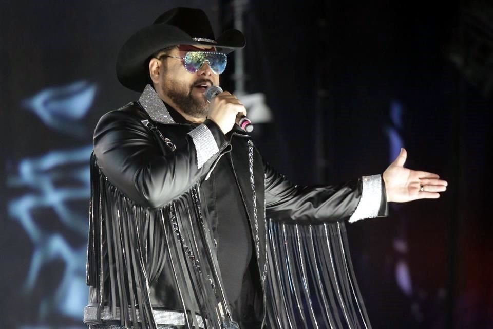 David Olivarez interpretó sus éxitos.