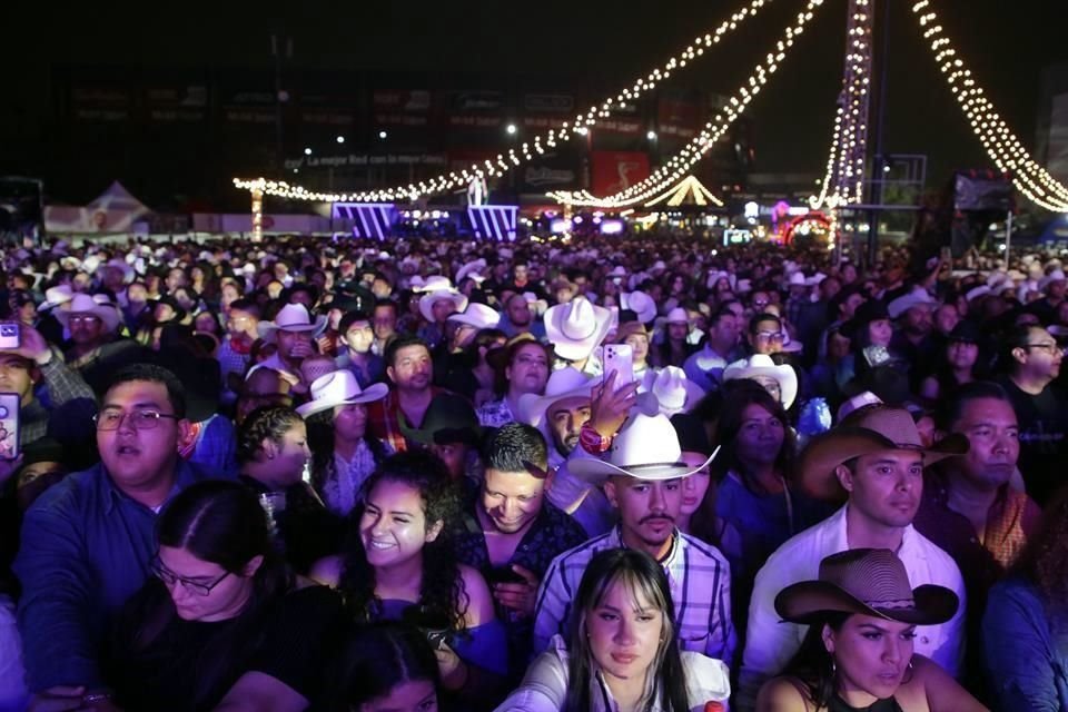 Los asistentes bailaron con cada propuesta del evento.