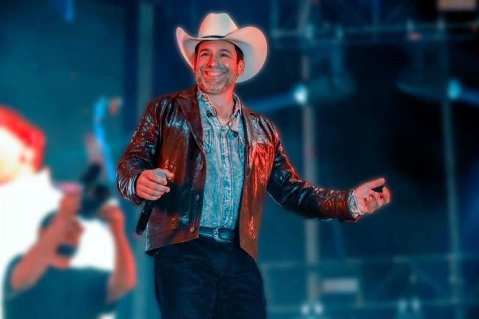 Bobby Pulido cerró la madrugada de ayer el Festival Nortex con sus éxitos.