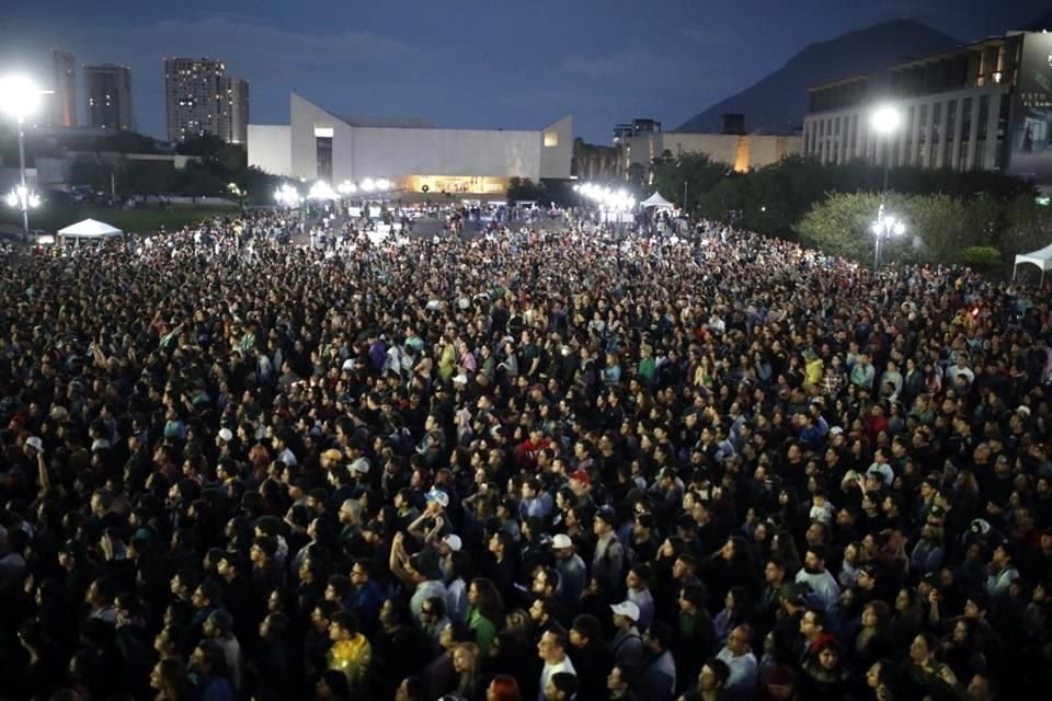 El Macro Fest convocó a más de 60 mil personas, de acuerdo a cifras de la Secretaría de Cultura de Nuevo León y Protección Civil del Estado.