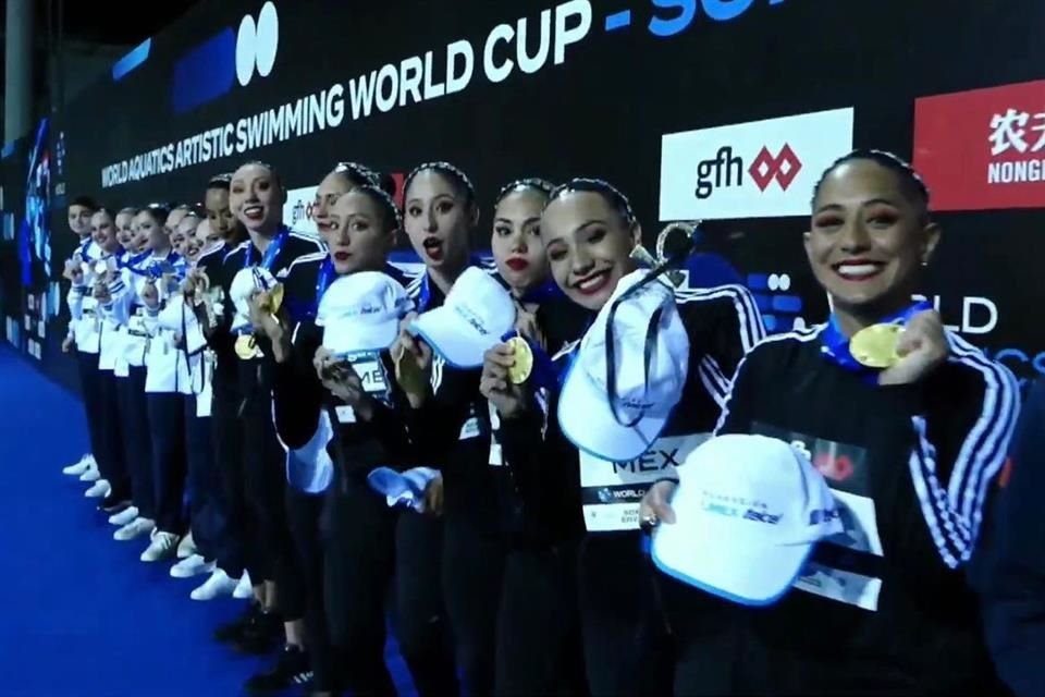 Equipo mexicano de natación artística tiene su mejor desempeño en una Copa del Mundo, con tres oros, pese a que Conade le negó recursos.
