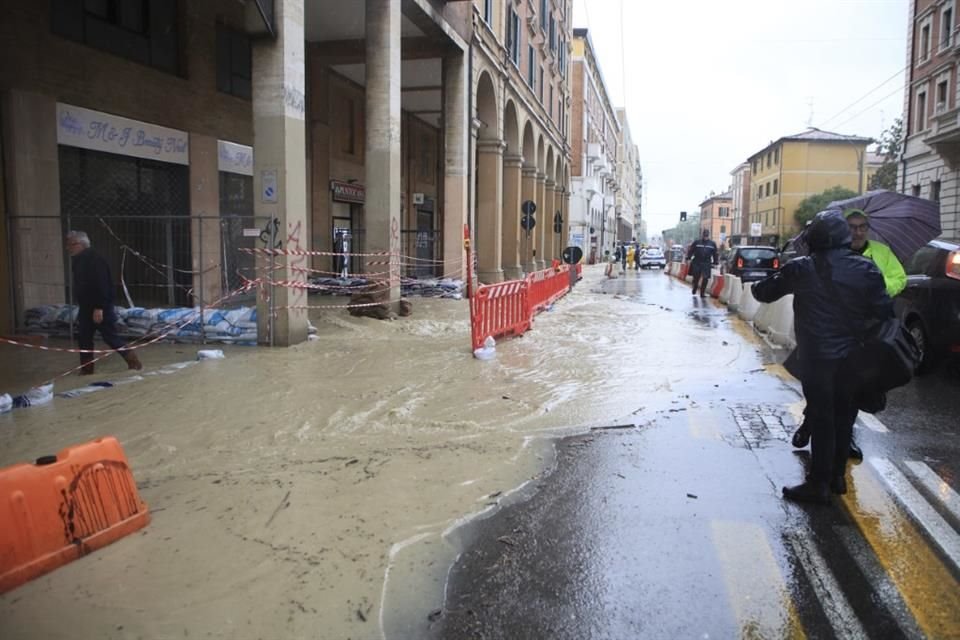 Se emitió la alerta roja meteorológica por parte del Departamento de Protección Civil de Imola ante las fuertes lluvias e inundaciones.