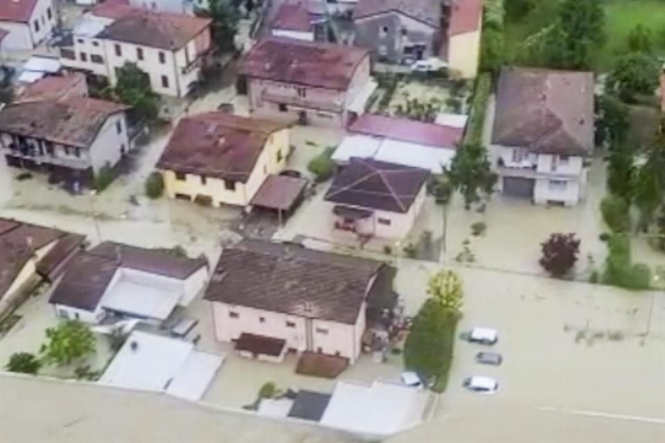 Se emitió la alerta roja meteorológica por parte del Departamento de Protección Civil de Imola ante las fuertes lluvias e inundaciones.