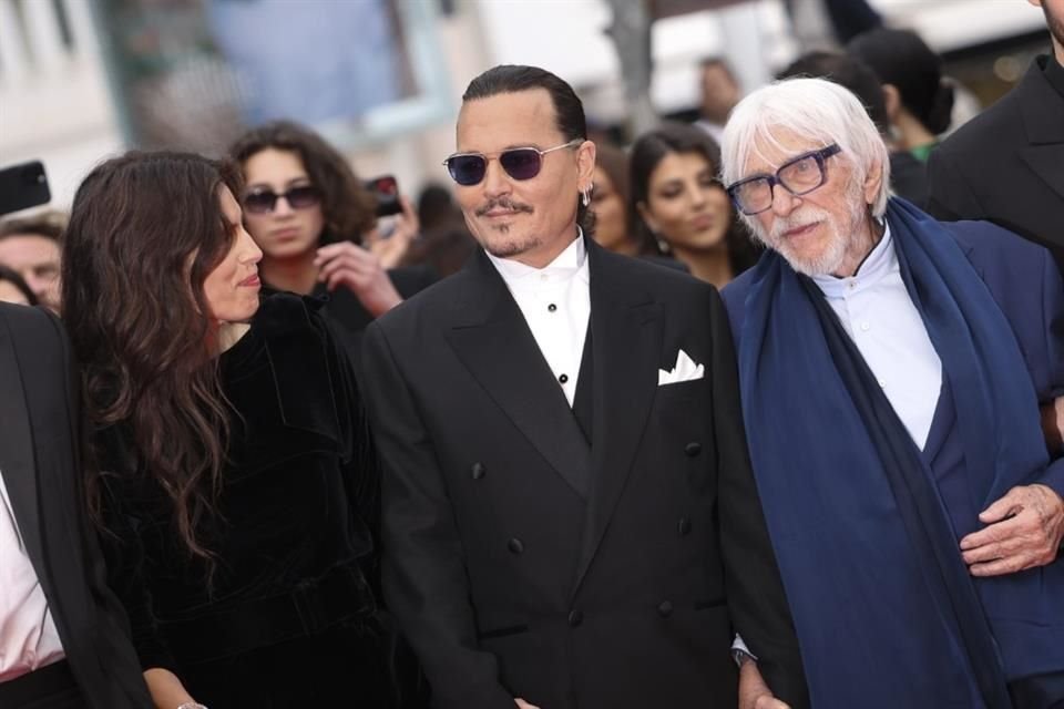 La inauguración del Festival de Cine de Cannes fue opacada por protestas tras la aparición de Johnny Depp.