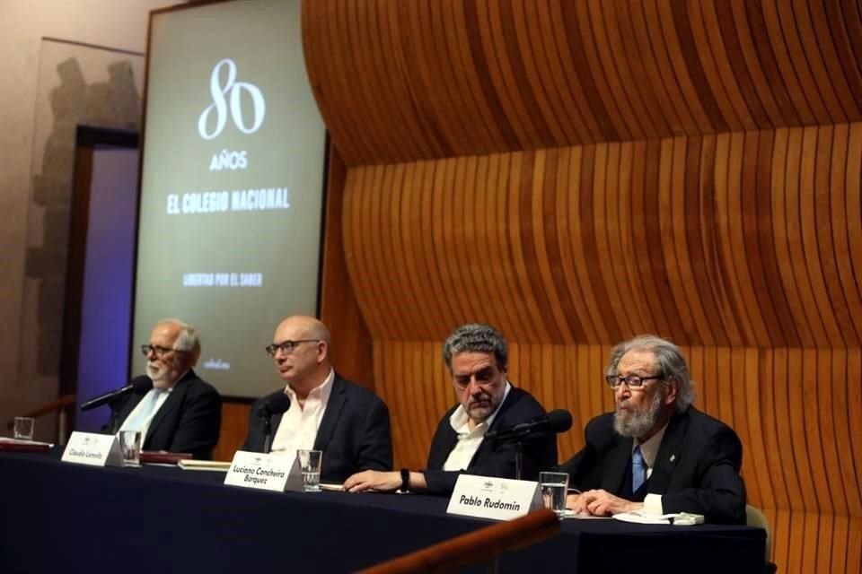 Javier Garciadiego, Claudio Lomnitz, Luciano Concheiro y Pablo Rudomín fueron los oradores del festejo.
