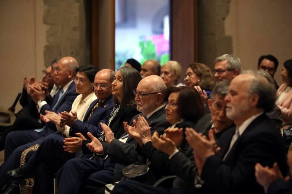 Acudieron diversas personalidades de las artes y las ciencias.