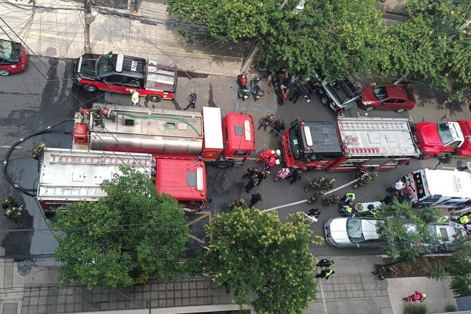 Una persona fue trasladada al Hospital General Rubén Leñero, ya que sufrió intoxicación y cuatro más fueron atendidas en el sitio.