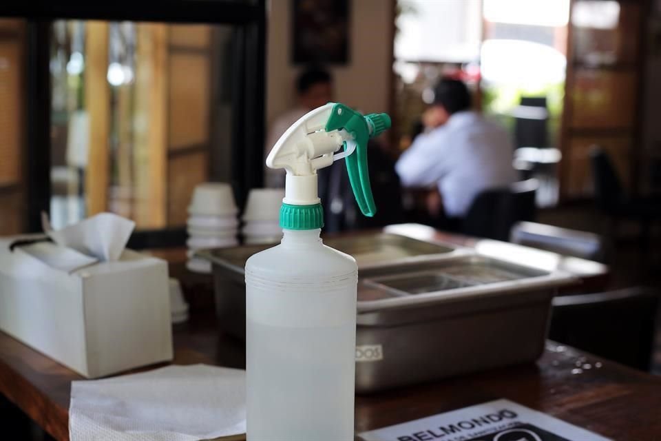 Con el semáforo verde, en los restaurantes de la Colonia Roma el temor comienza a ceder, tal como lo consideran empleados de la zona.