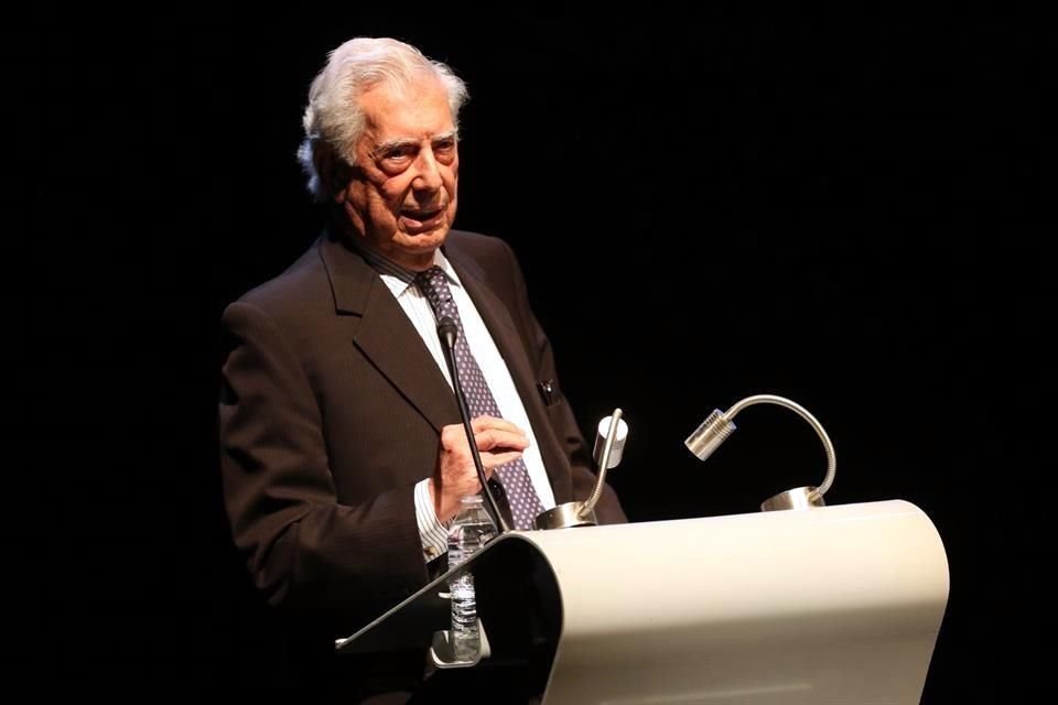 El Nobel de Literatura Mario Vargas Llosa sostendrá una conversación con Marisol Schulz, directora de la FIL de Guadalajara, titulada 'Literatura para tiempos recios'.