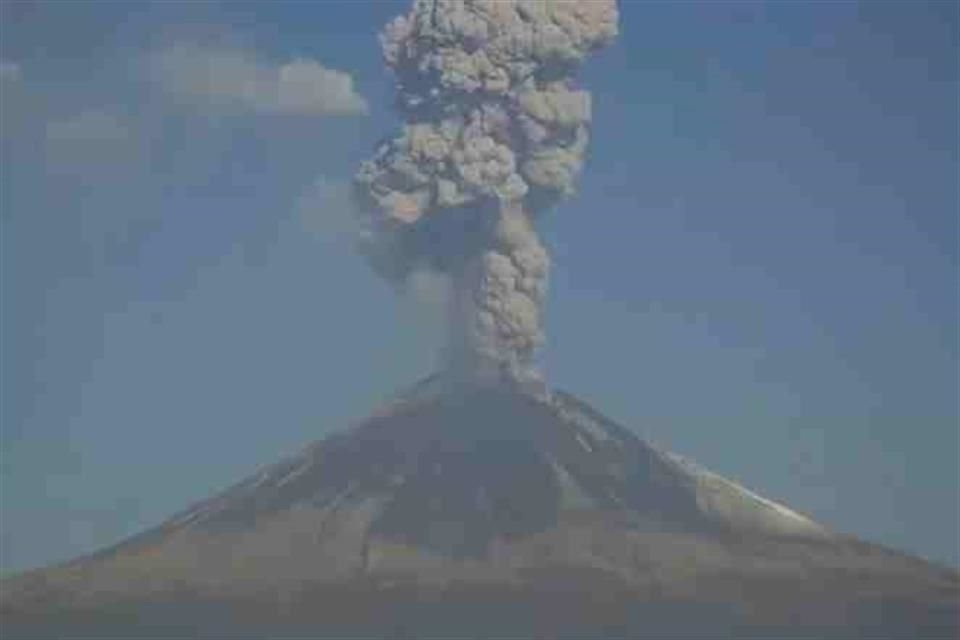 'Ante la reciente actividad del volcán Popocatépetl podría registrarse caída de ceniza en Azcapotzalco, Cuauhtémoc, Iztacalco, Iztapalapa, Gustavo A. Madero, Tláhuac y Venustiano Carranza', indicó la SGIRPC.